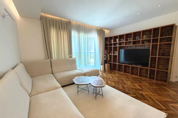 Shtepi me qera Apartament ne Tirane, 2+1, Mobilimi E mobiluar, Pagesa 2,300  Euro.