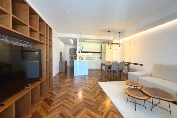 Shtepi me qera Apartament ne Tirane, 2+1, Mobilimi E mobiluar, Pagesa 2,300  Euro.