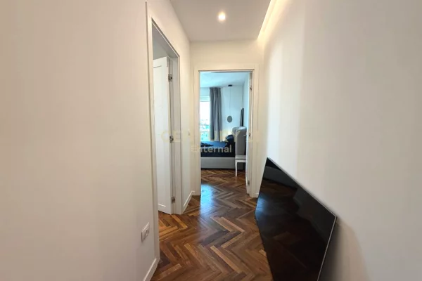 Shtepi me qera Apartament ne Tirane, 2+1, Mobilimi E mobiluar, Pagesa 2,300  Euro.
