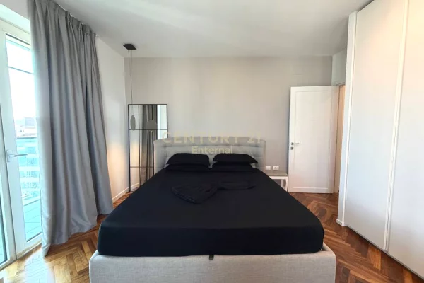 Shtepi me qera Apartament ne Tirane, 2+1, Mobilimi E mobiluar, Pagesa 2,300  Euro.