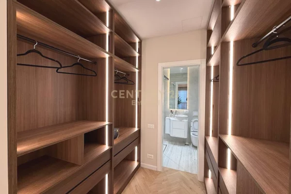 Shtepi me qera Apartament ne Tirane, 2+1, Mobilimi E mobiluar, Pagesa 1,800  Euro.