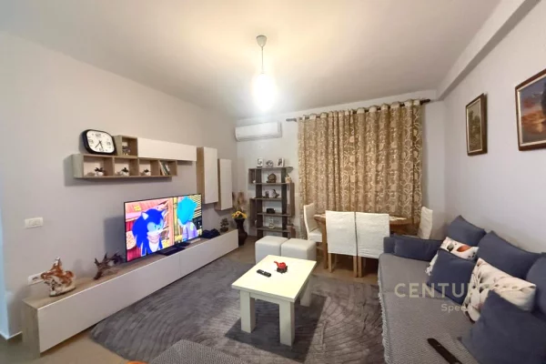 Shitet apartament 2+1 në Yzberisht!