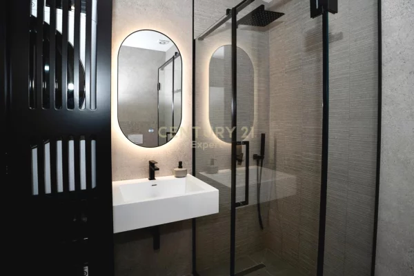 Shtepi me qera Apartament ne Tirane, 2+1, Mobilimi E mobiluar, Pagesa 850  Euro.