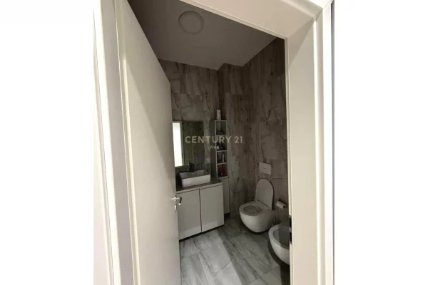 Shtepi me qera Apartament ne Tirane, 2+1, Mobilimi E mobiluar, Pagesa 750  Euro.