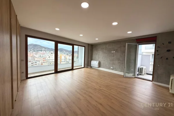 ZYRE ME QIRA TE HILTON, PRANE DELIJORGJIT