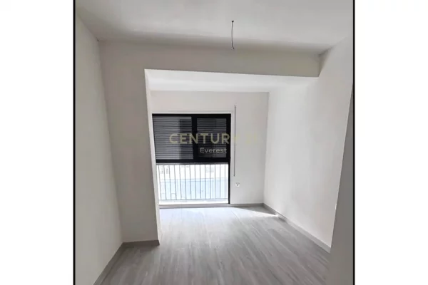 Apartment for sale in Tirana 3+1, Emty