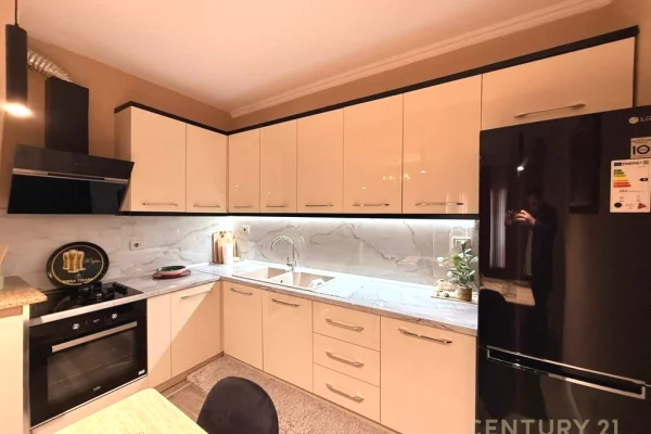 Shtepi me qera Apartament ne Tirane, 2+1, Mobilimi E mobiluar, Pagesa 900  Euro.