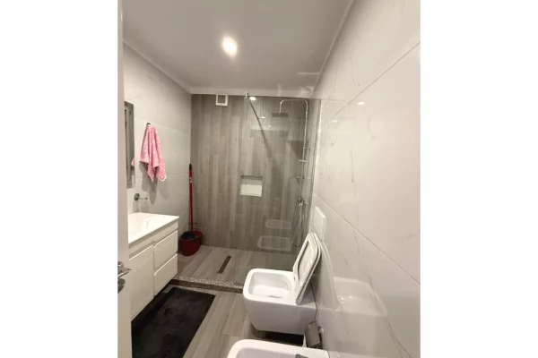 Shtepi me qera Apartament ne Tirane, 2+1, Mobilimi E mobiluar, Pagesa 900  Euro.