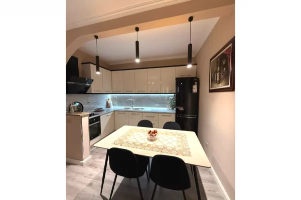 Shtepi me qera Apartament ne Tirane, 2+1, Mobilimi E mobiluar, Pagesa 900  Euro.