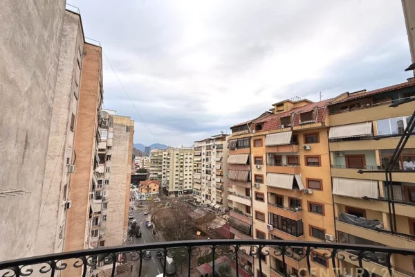 Shtepi me qera Apartament ne Tirane, 2+1, Mobilimi E mobiluar, Pagesa 900  Euro.
