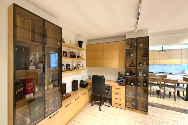 Shtepi me qera Apartament ne Tirane, 2+1, Mobilimi E mobiluar, Pagesa 1,200  Euro.