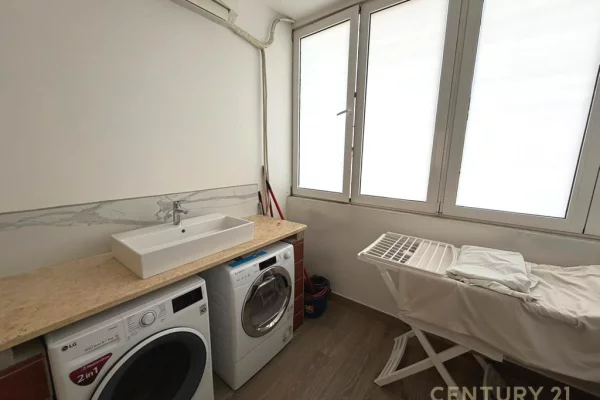 Shtepi me qera Apartament ne Tirane, 2+1, Mobilimi E mobiluar, Pagesa 1,200  Euro.