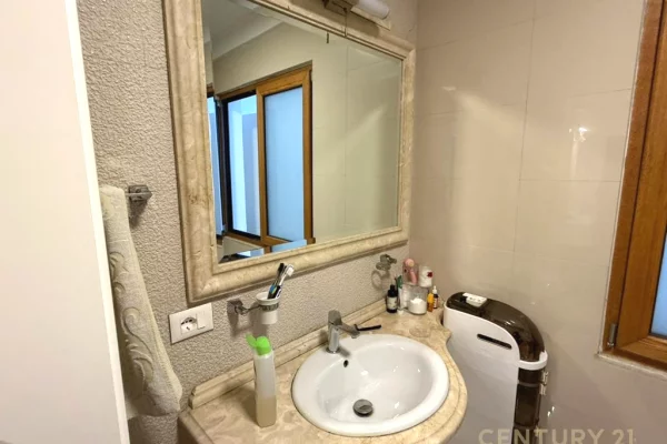 Shtepi me qera Apartament ne Tirane, 2+1, Mobilimi E mobiluar, Pagesa 1,200  Euro.