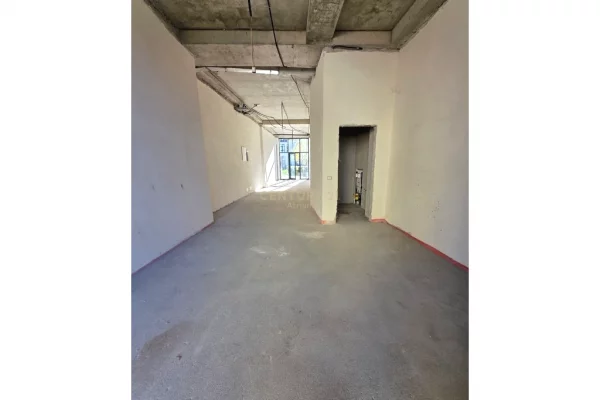 Ambiente Commerciale in Affitto 1+1 a Tirana - 2,500 Euro
