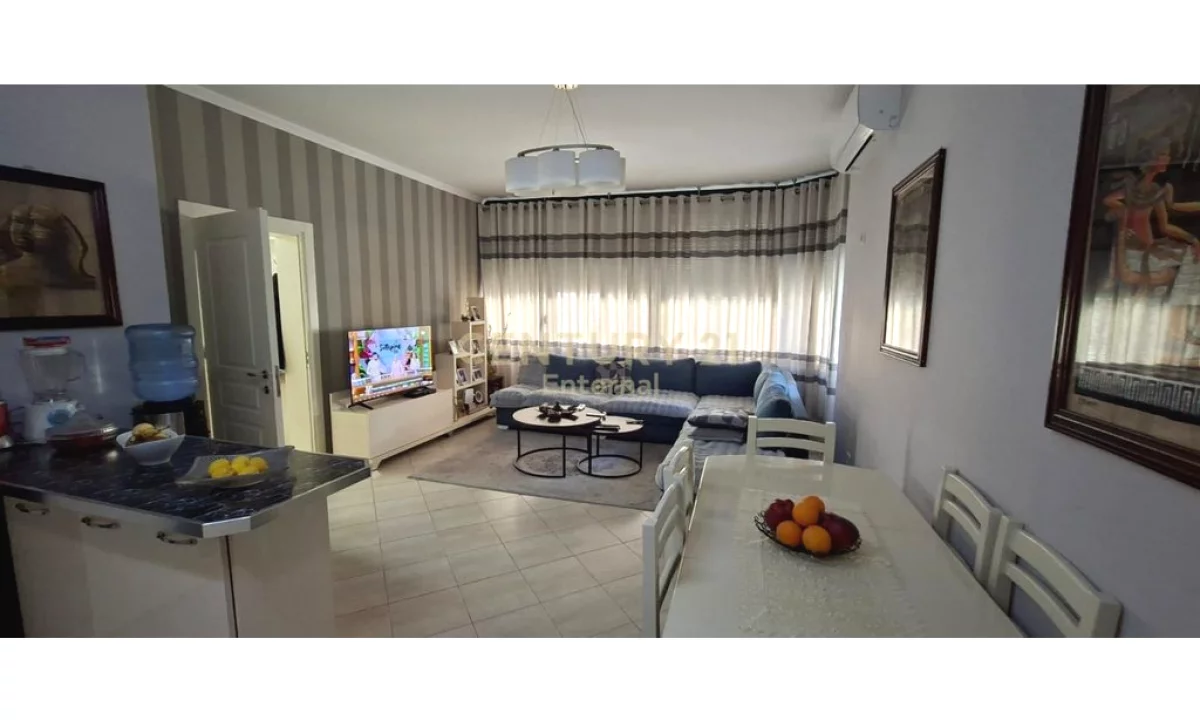 Appartamento in vendita a Tirana 2+1, Arredato