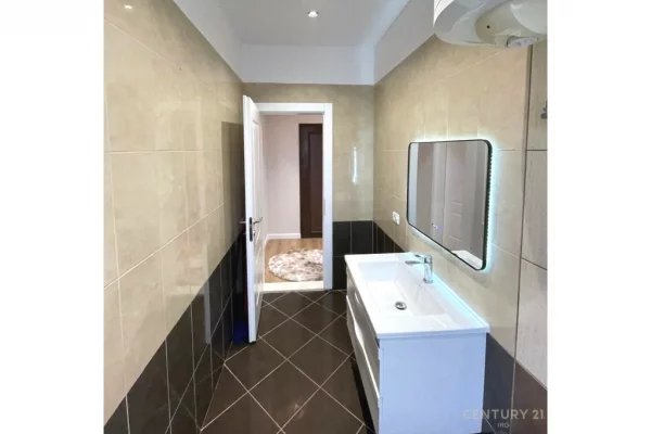 Shtepi ne shitje Apartament ne Tirane, 1+1, Mobilimi E mobiluar, Pagesa 130,000  Euro.