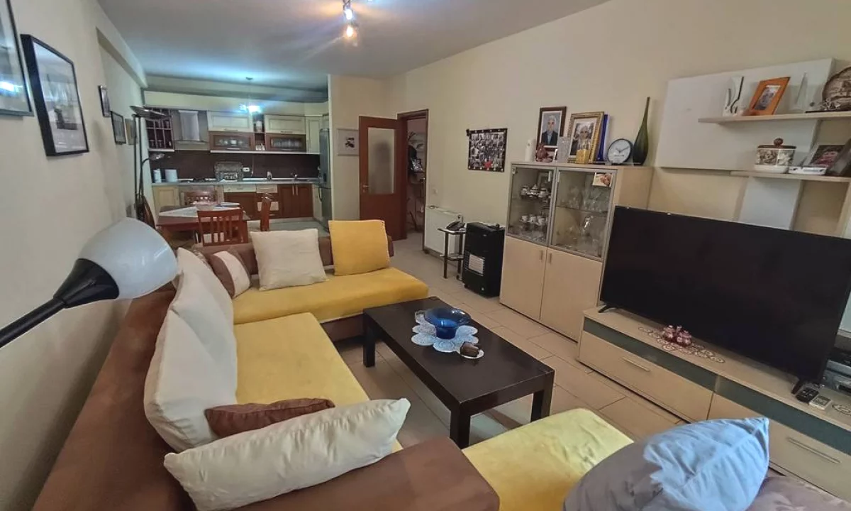 Shtepi ne shitje Apartament ne Tirane, 2+1, Mobilimi E mobiluar, Pagesa 265,000  Euro.