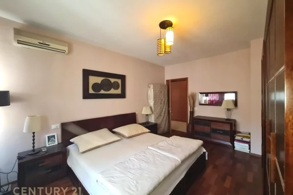 Shtepi ne shitje Apartament ne Tirane, 2+1, Mobilimi E mobiluar, Pagesa 265,000  Euro.