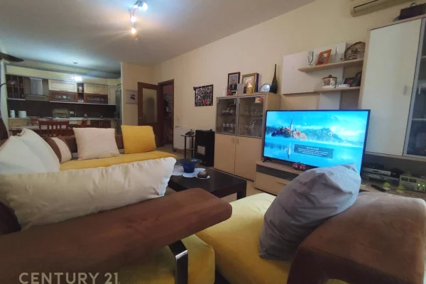 Shtepi ne shitje Apartament ne Tirane, 2+1, Mobilimi E mobiluar, Pagesa 265,000  Euro.