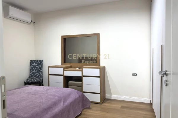Shtepi me qera Apartament ne Tirane, 2+1, Mobilimi E mobiluar, Pagesa 780  Euro.