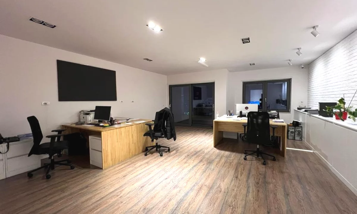 Appartamento in vendita a Tirana 3+1, Vuoto