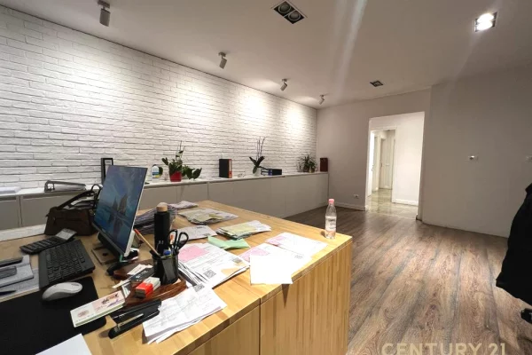 Appartamento in vendita a Tirana 3+1, Vuoto