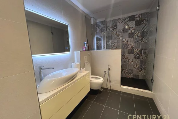 Appartamento in vendita a Tirana 3+1, Vuoto