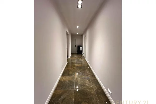 Appartamento in vendita a Tirana 3+1, Vuoto