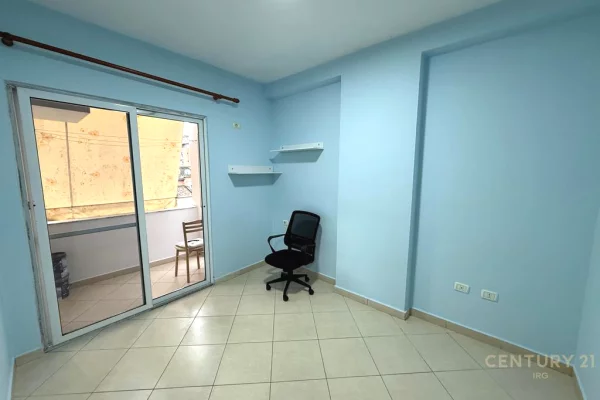 Shtepi me qera Apartament ne Tirane, 2+1, Mobilimi Bosh, pa mobiluar, Pagesa 50,000  Euro.