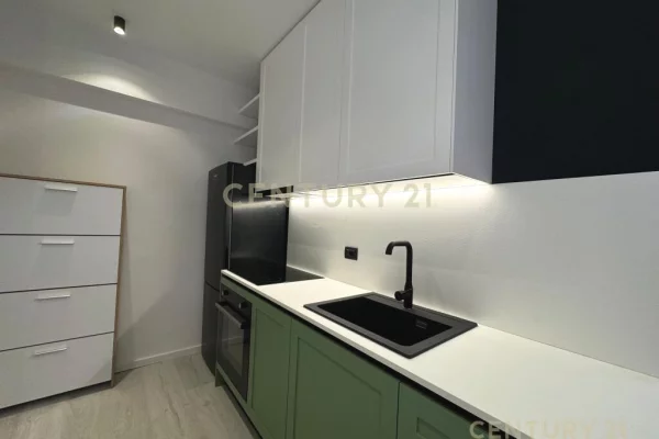 Komuna e Parisit, Studio moderne per qira!