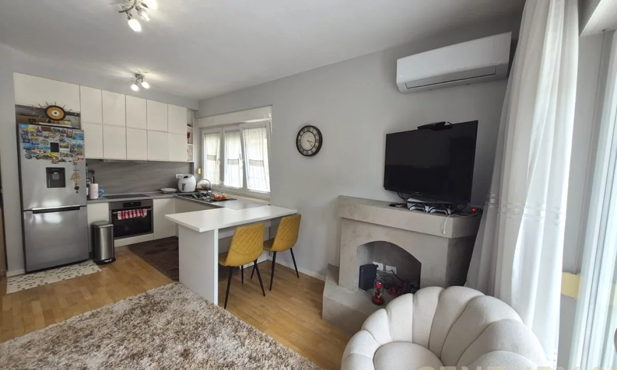 Appartamento in vendita a Tirana 2+1, Arredato