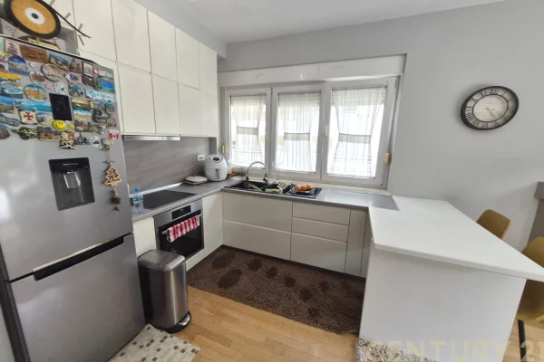 Appartamento in vendita a Tirana 2+1, Arredato