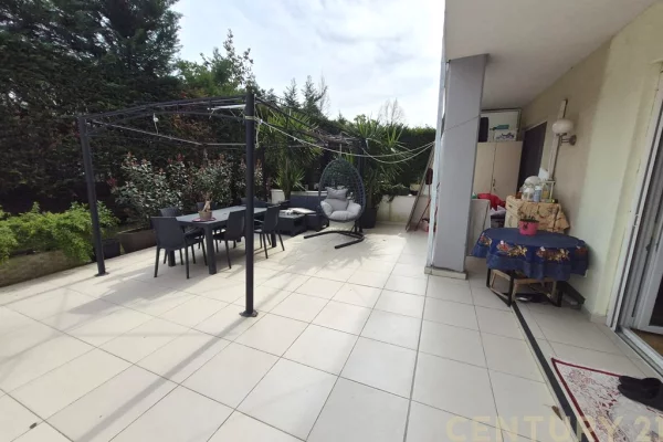 Appartamento in vendita a Tirana 2+1, Arredato