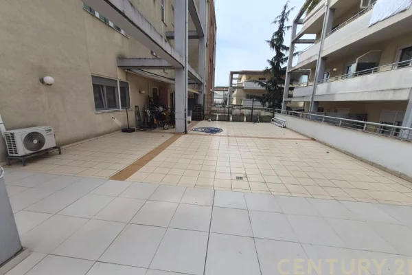 Appartamento in vendita a Tirana 2+1, Arredato