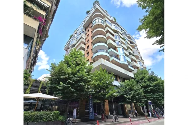 Shitet zyrë elitare në zemër të Bllokut!