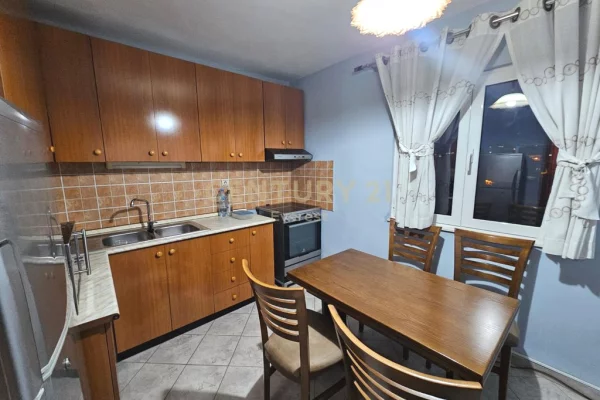 Appartamento in vendita a Tirana 2+1, Arredato