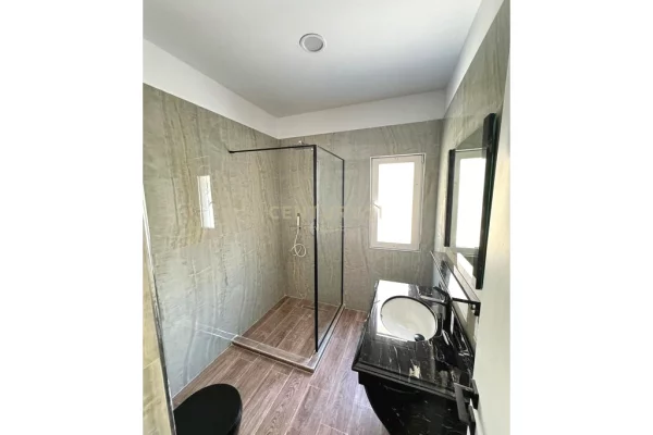 Shtepi me qera Apartament ne Tirane, 2+1, Mobilimi E mobiluar, Pagesa 1,000  Euro.