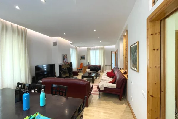 Villa di lusso in affitto a Tirana 4+1, Arredato