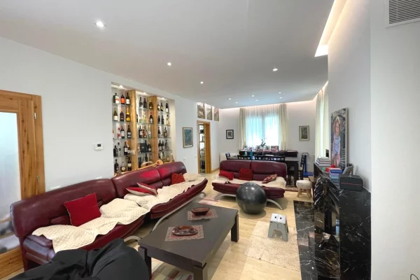 Villa di lusso in affitto a Tirana 4+1, Arredato
