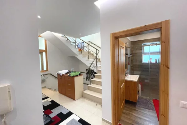 Villa di lusso in affitto a Tirana 4+1, Arredato