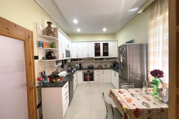 Villa di lusso in affitto a Tirana 4+1, Arredato