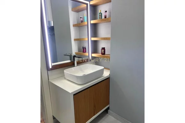 Penthouse (panoramic top floor) for rent in Tirana 3+1, Furnished