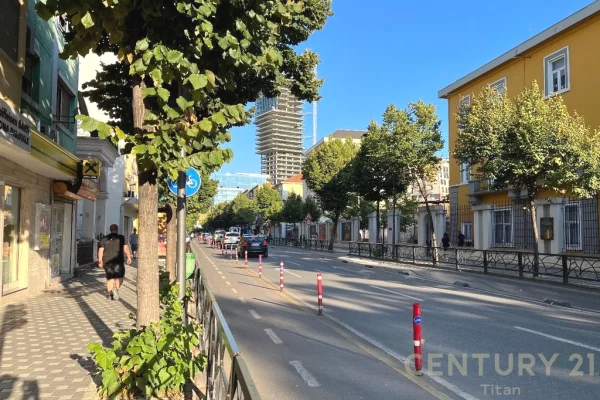Ambiente Commerciale in Affitto 1+1 a Tirana - 1,200 Euro