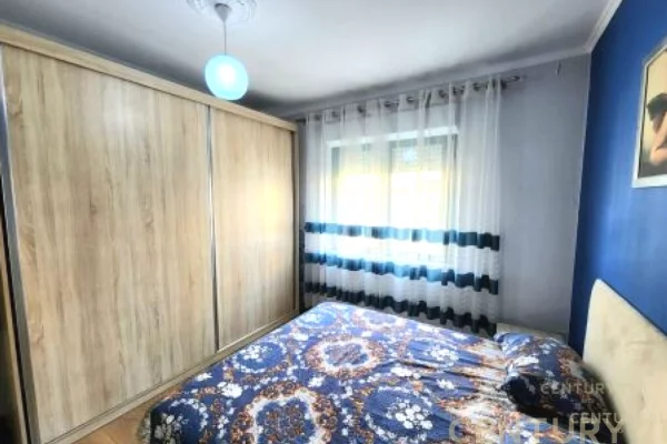 Shtepi me qera Apartament ne Tirane, 3+1, Mobilimi E mobiluar, Pagesa 1,000  Euro.