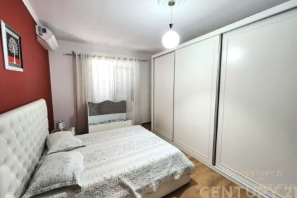 Shtepi me qera Apartament ne Tirane, 3+1, Mobilimi E mobiluar, Pagesa 1,000  Euro.