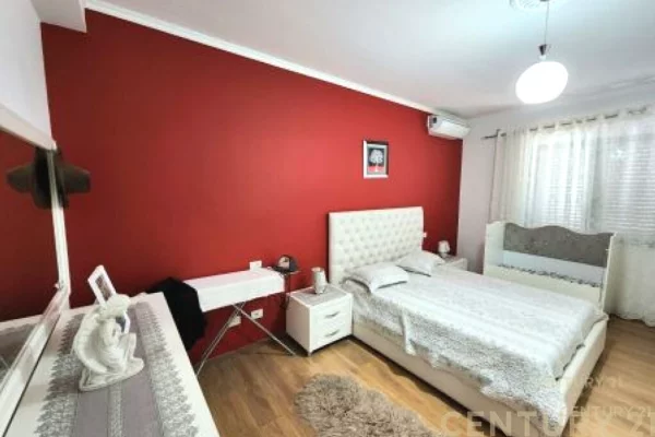 Shtepi me qera Apartament ne Tirane, 3+1, Mobilimi E mobiluar, Pagesa 1,000  Euro.