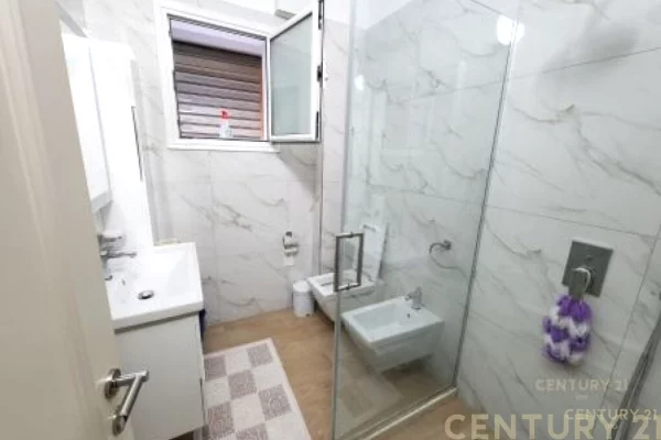 Shtepi me qera Apartament ne Tirane, 3+1, Mobilimi E mobiluar, Pagesa 1,000  Euro.