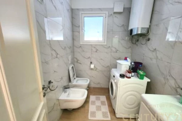 Shtepi me qera Apartament ne Tirane, 3+1, Mobilimi E mobiluar, Pagesa 1,000  Euro.