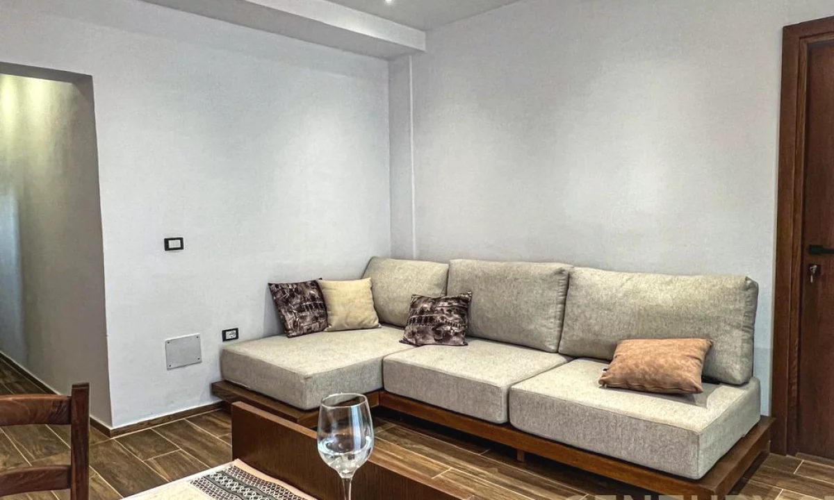 Shtepi ne shitje Apartament ne Sarande, 3+1, Mobilimi E mobiluar, Pagesa 300,000  Euro.