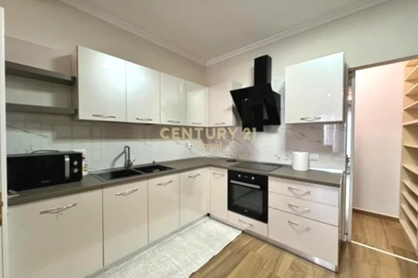 Shtepi me qera Apartament ne Tirane, 2+1, Mobilimi E mobiluar, Pagesa 700  Euro.